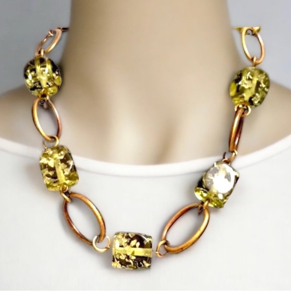 🆕 Vintage Style Necklace with Plastic Oval Links and Green Beads